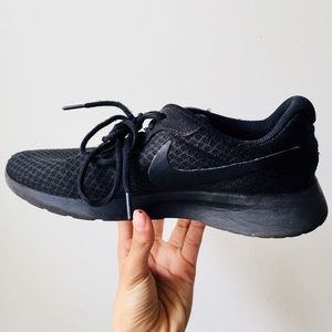 👟Black Nike Tanjun Shoe